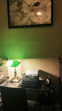 Typewriter Desk& Lamp