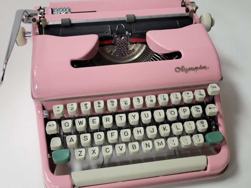 Olympia SM5 typewriter in pink with Rose Gold Trim
