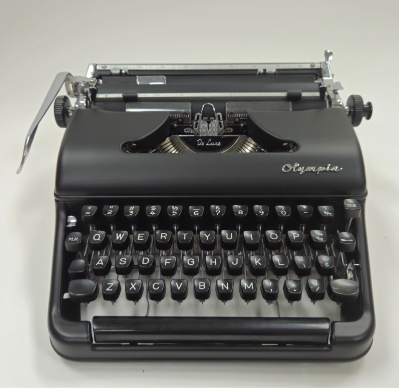 Olympia Typewriter I #30.4